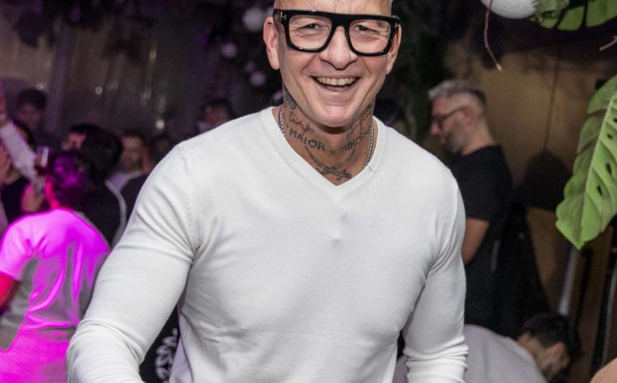 Al momento stai visualizzando Marco Ruggiero lancia la sua serie TV al party che si è tenuto al Boscomantico di Verona intervenute circa 800 persone