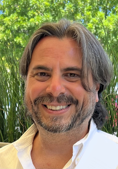 Al momento stai visualizzando Il coraggio di creare: il percorso dell’autore Giacomo La Rosa